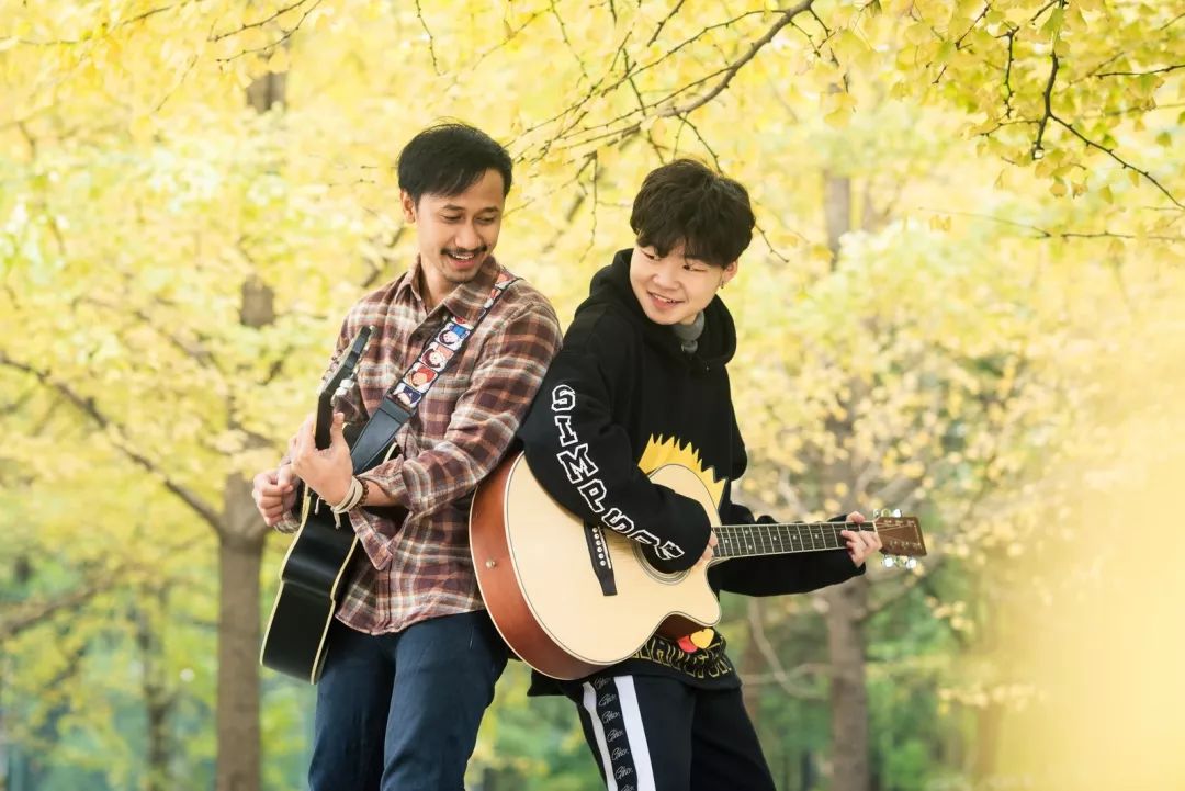 “妈，我在华师看了一场金黄色的雪！”