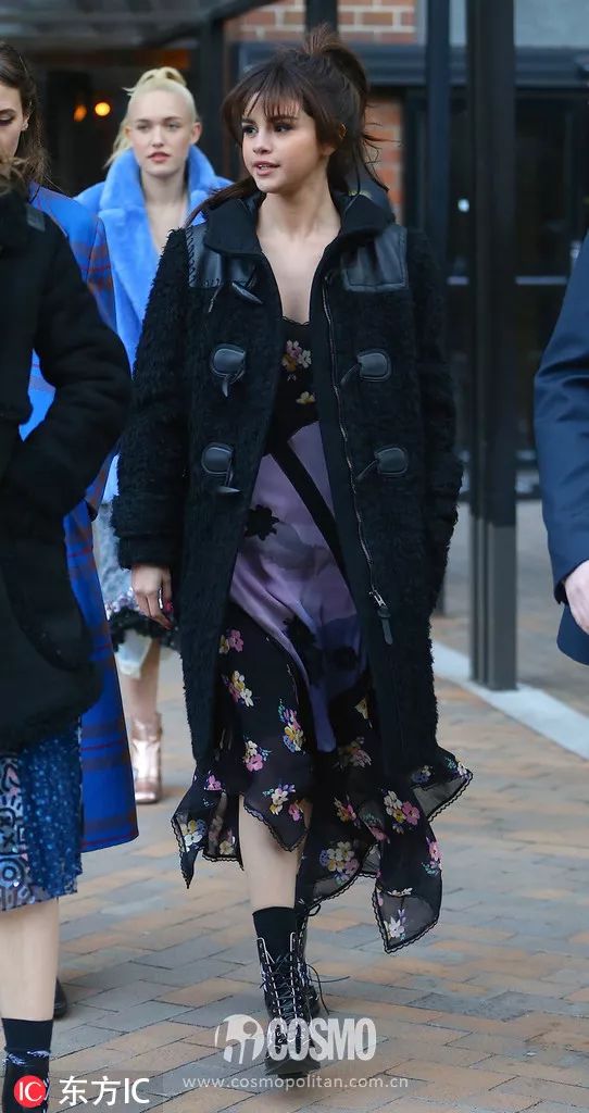 我没有年轻10岁的药，但马思纯这件“少女感”可以