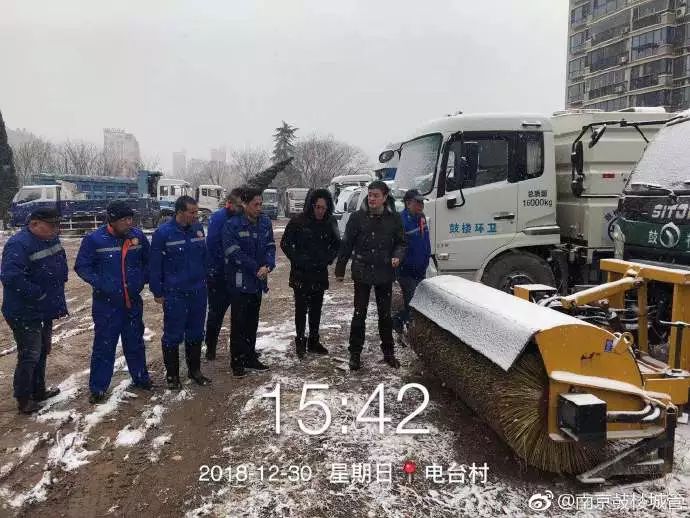 雪在认真的下！路上小心！最新路况在这里！
