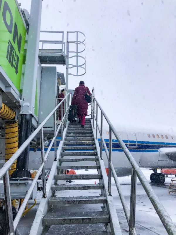 连日强降雪积雪深度24厘米,24小时不间断的降雪积雪厚度