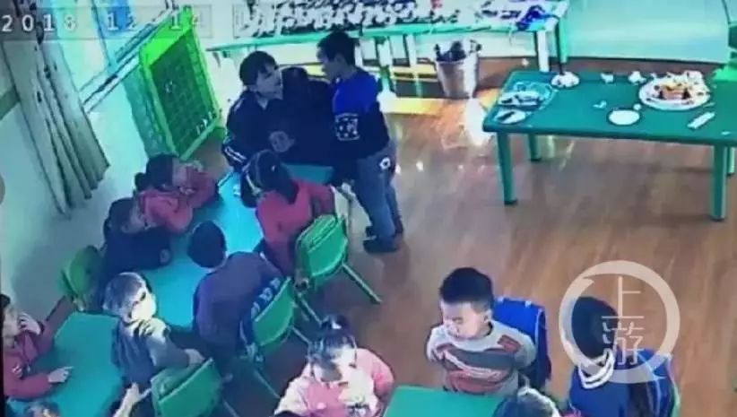 回顾2018,你的关键词是什么;开逛啦,济南新芙蓉街今起开门迎客;硬核!自行车与轿车相撞,竟把轿车车头撞扁了