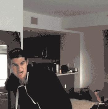 这耳机太方便了，洗澡防水，不碰手机一键切歌接电话，行车更安全!