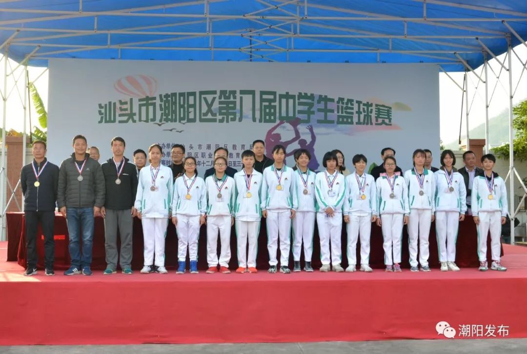 这一届校园篮球赛格外火爆,全国中学生篮球总决赛逆转