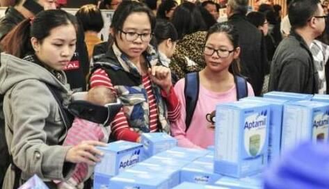 「12早安！九江」代购注意啦，《电商法》实施；商业奇才！摆摊卖雪人；一桌一元现钞买电视