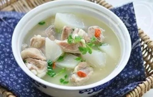 冬吃萝卜夏吃姜美容又养颜,冬吃萝卜夏吃姜指的是什么萝卜