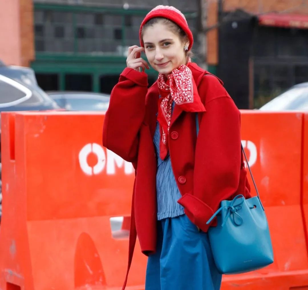 李宇春易烊千玺演绎时代感,易烊千玺穿中国红