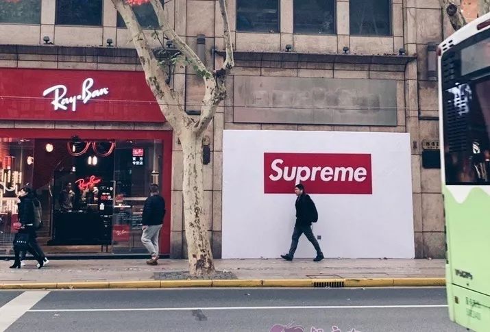 濂崇敓绌縴eezy濂界湅杩樻槸绌縜j濂界湅,yeezy绌縜j