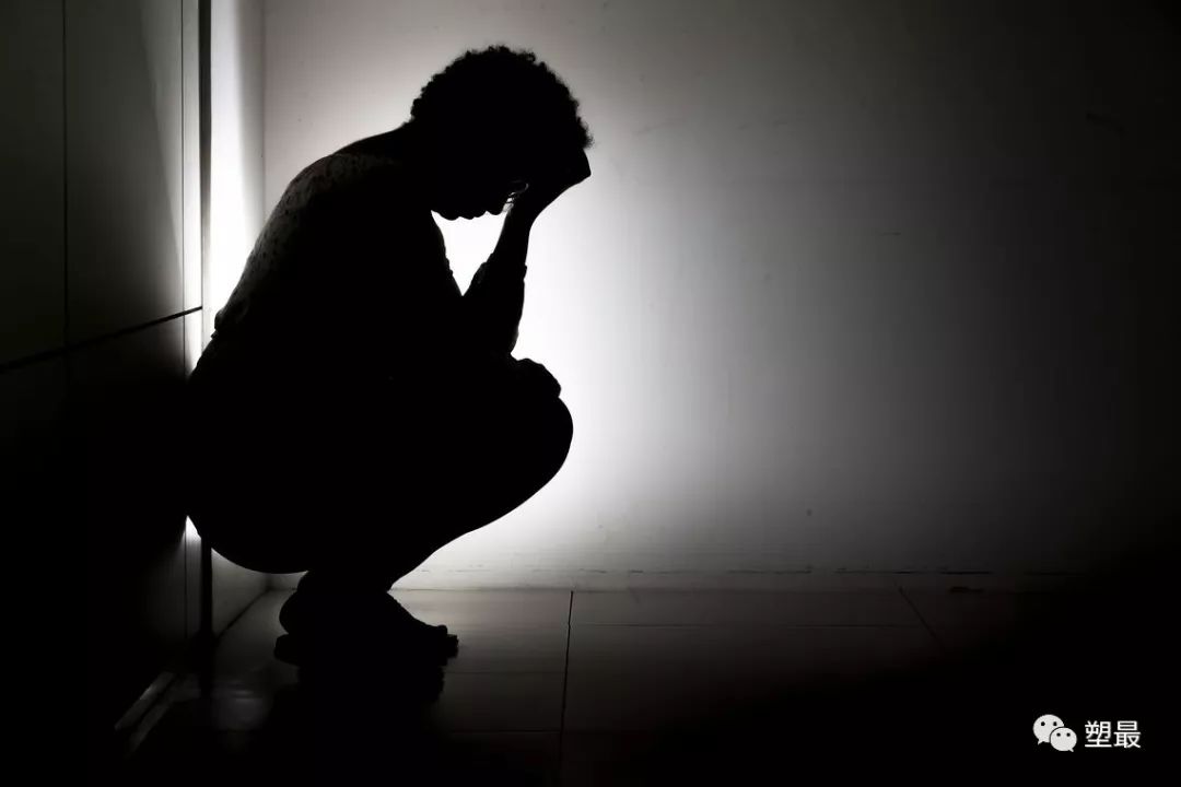 “儿子，你是不是喜欢男的？……如果是，我现在就把药喝了”