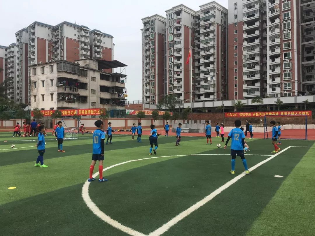 架起“一带一路”友谊之桥，葡萄牙足球运动员与梅县青少年“切磋”球技