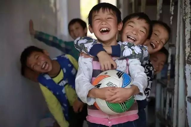 泪目87岁老校长,最感动80后校长