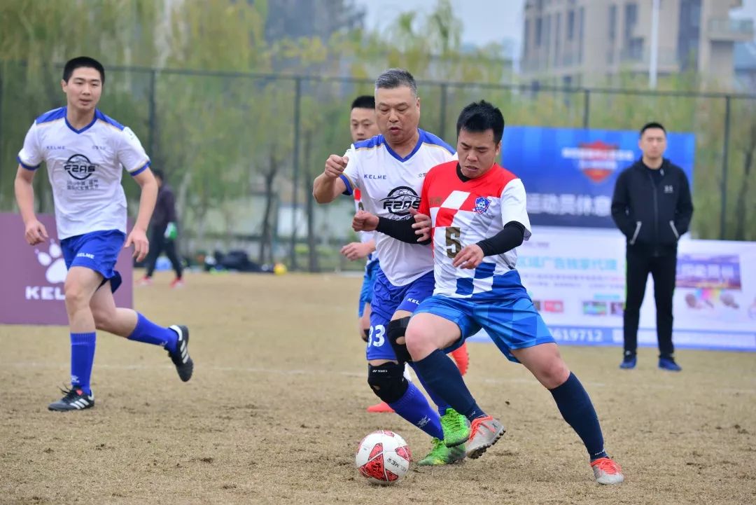 警界雄鹰绿茵翱翔，铁血男儿赛场争霸！