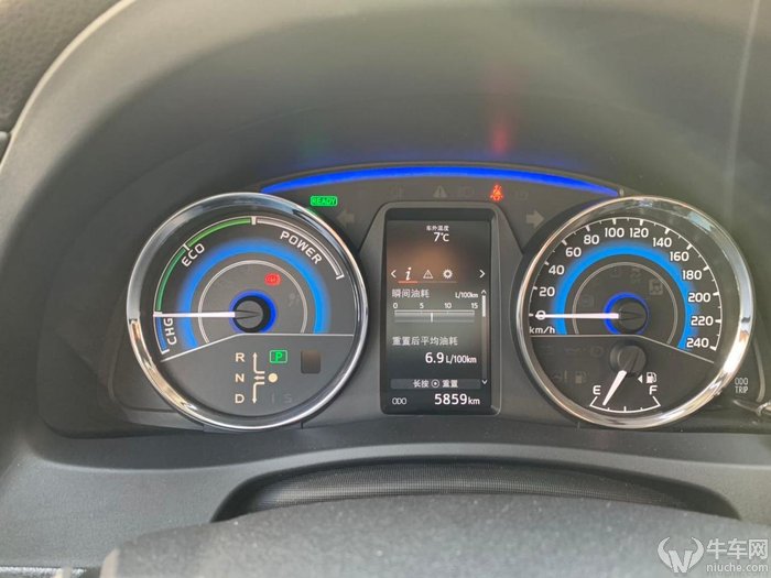 最新款卡罗拉双擎精英版试驾,卡罗拉双擎低速省油还是高速省油