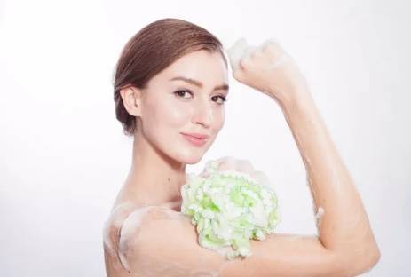 鸡皮肤严重夏天穿什么,夏天鸡皮肤发红