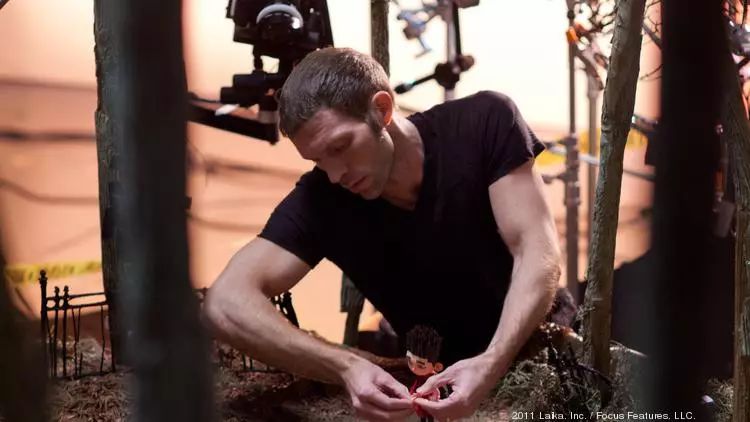 拍不好《大黄蜂》就回家继承2000亿家产！美国王思聪的逆天人生