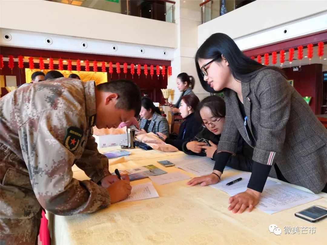 政协委员报到访谈,聚焦两会热点倾听代表声音