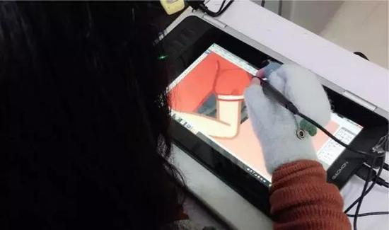 她，是一位对新电商法感激涕零的插画师