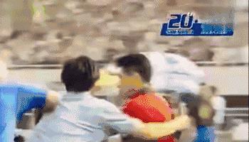 「视频」他乡再遇彼德洛维奇，关注申花20年听他再忆“追打裁判”往事