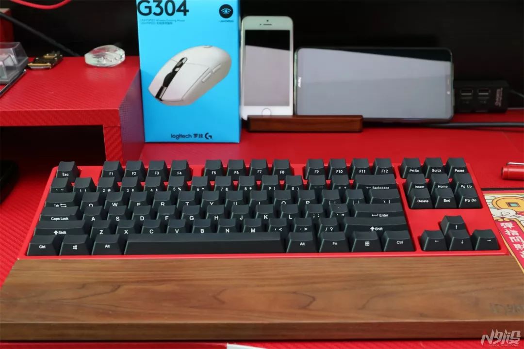 一千以内外设三件套,一千左右的全套外设