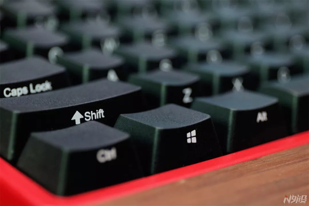 一千以内外设三件套,一千左右的全套外设