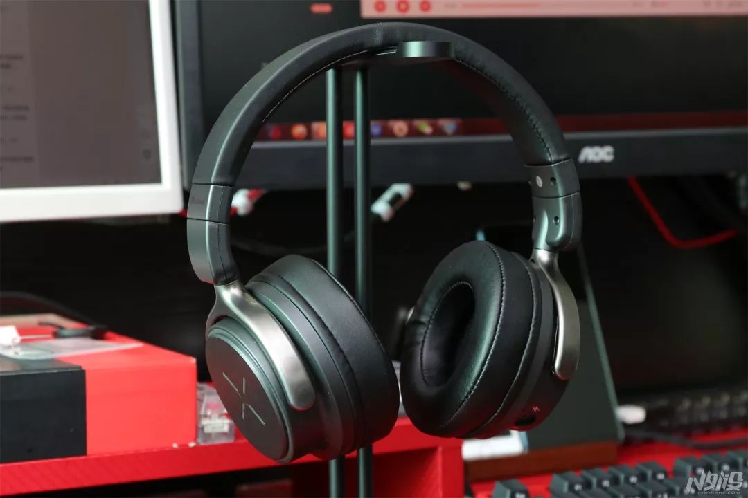 一千以内外设三件套,一千左右的全套外设