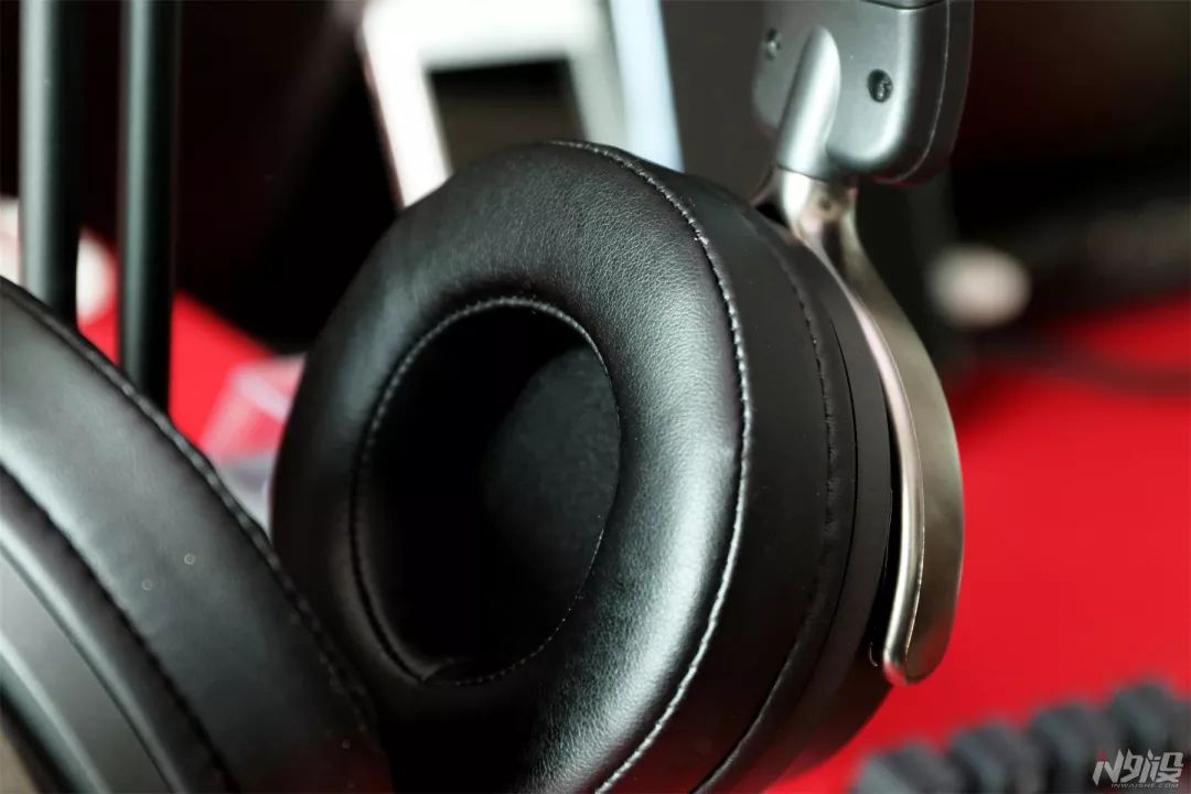 一千以内外设三件套,一千左右的全套外设