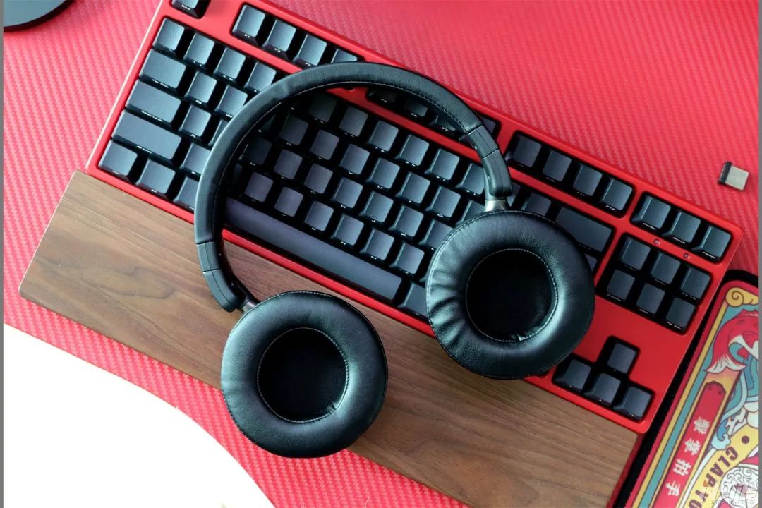 一千以内外设三件套,一千左右的全套外设