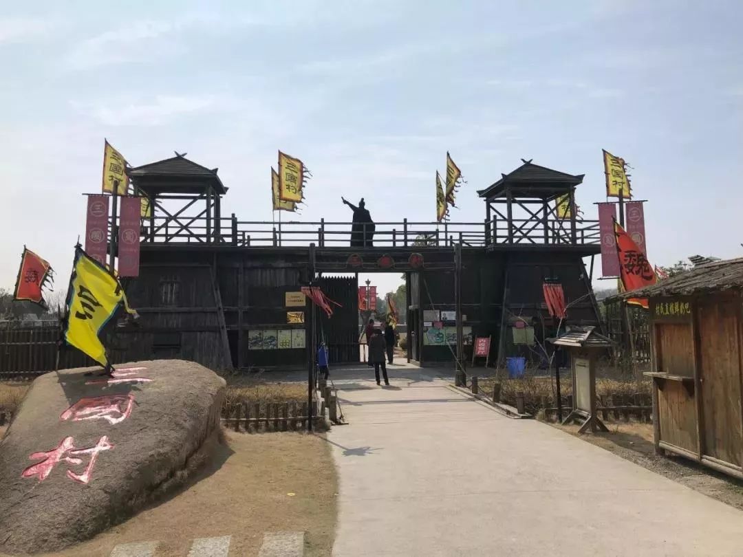 200亩，游客年超30万！这个用枯树建成的农庄，为啥这么牛？