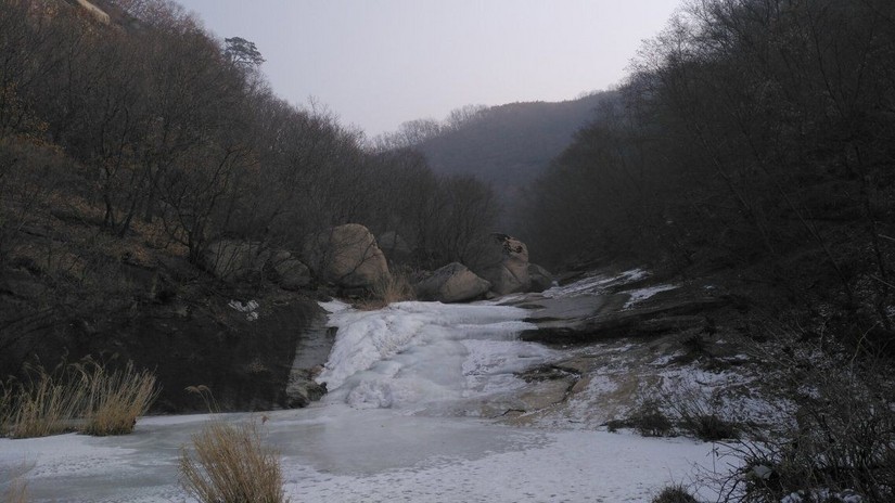 岫岩石湖瀑布旅游攻略,冬天自驾仙女山旅游攻略