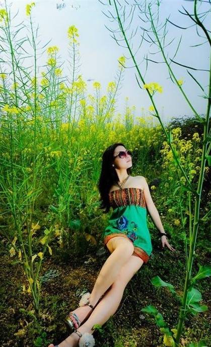 拍照油菜花技术技巧,手机拍摄油菜花人像摄影方法