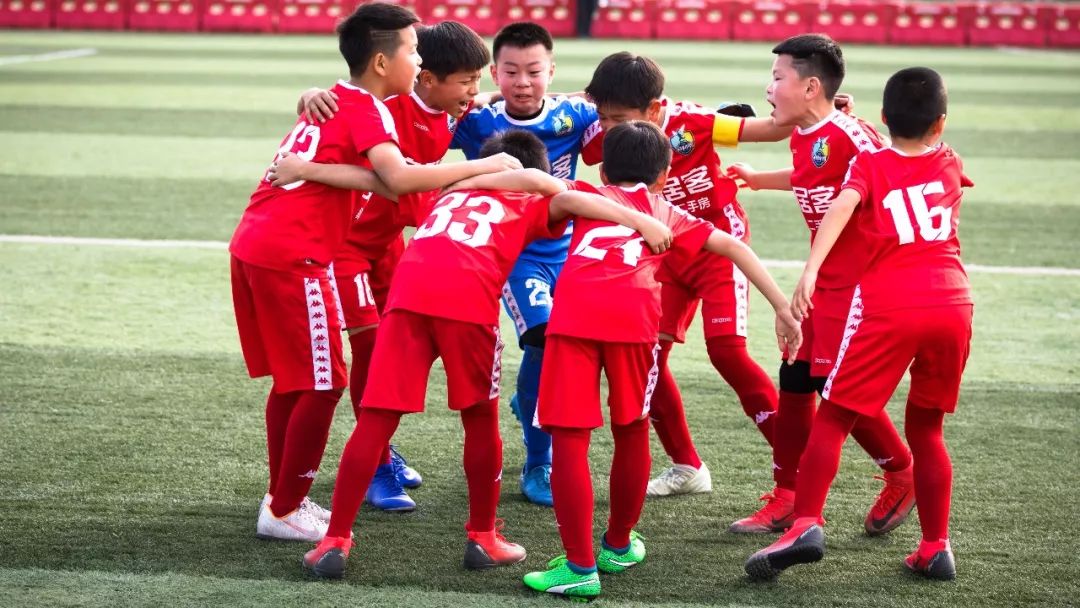 球迷评价u19国足胜韩国夺冠,恒大u10一队比赛回放