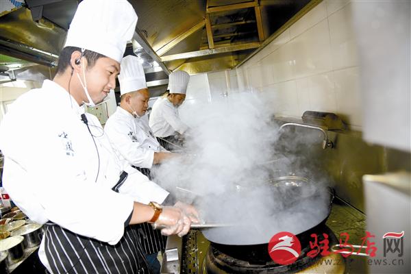 源色生态社区餐厅让市民享受特色原生态美食