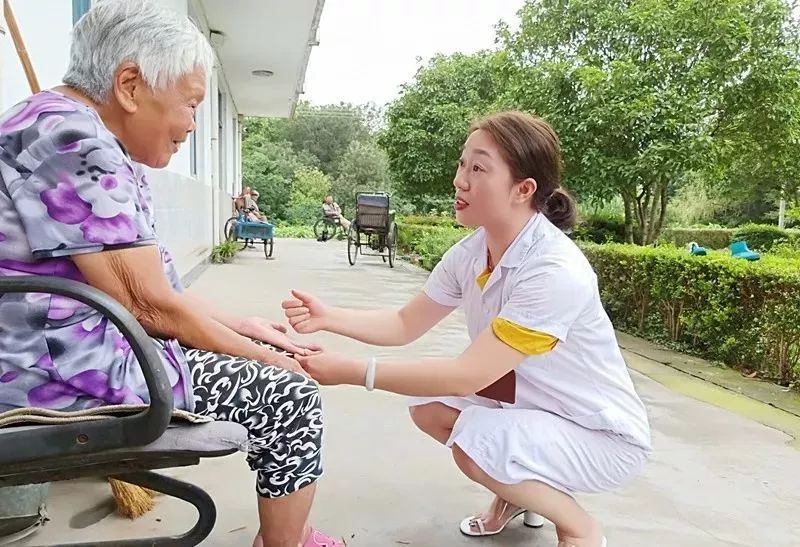 马海德奖几年评一次,马海德勋章