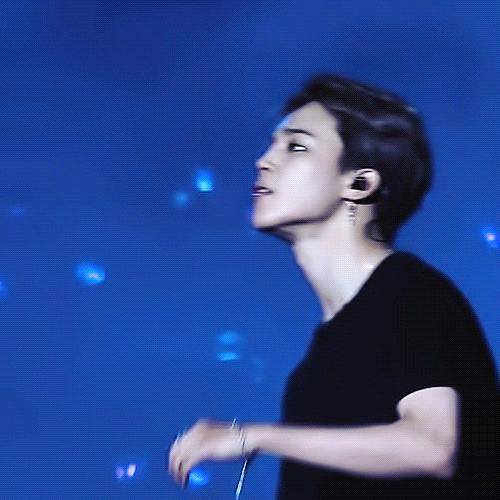 190127看完演唱会的实况电影后，阿米们都说给智旻尼的颜值跪了！