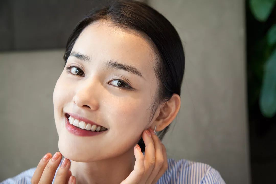 逆天了！男人最想娶的处女脸女神，竟然43岁了！