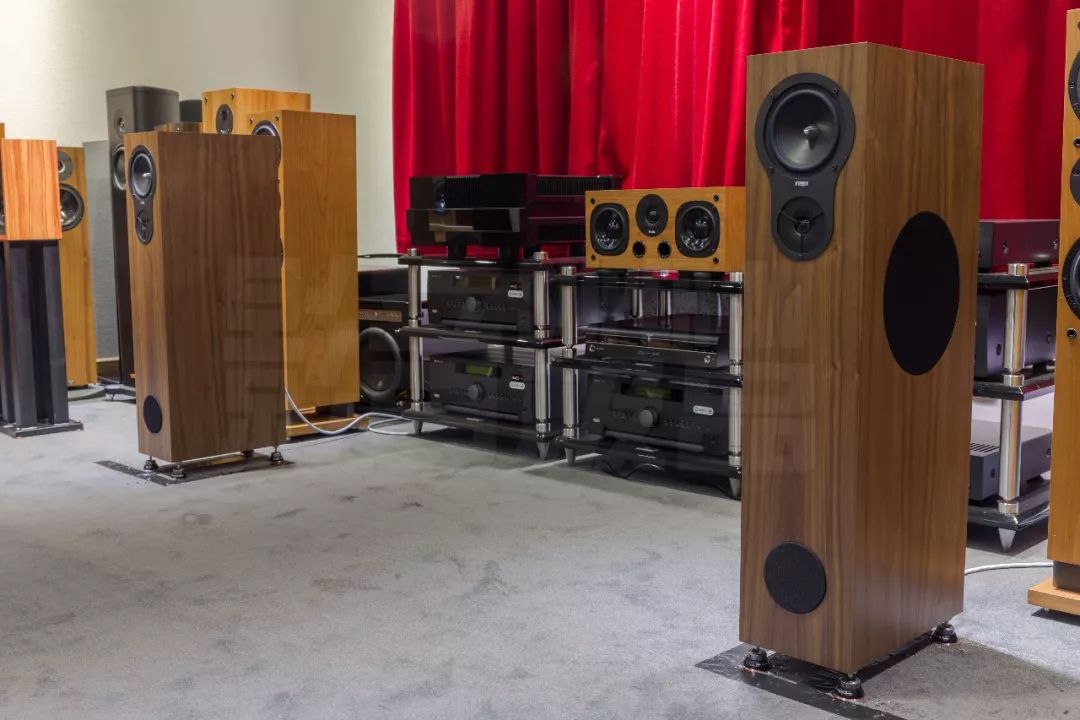 演绎美声之选RegaRX5座地式扬声器