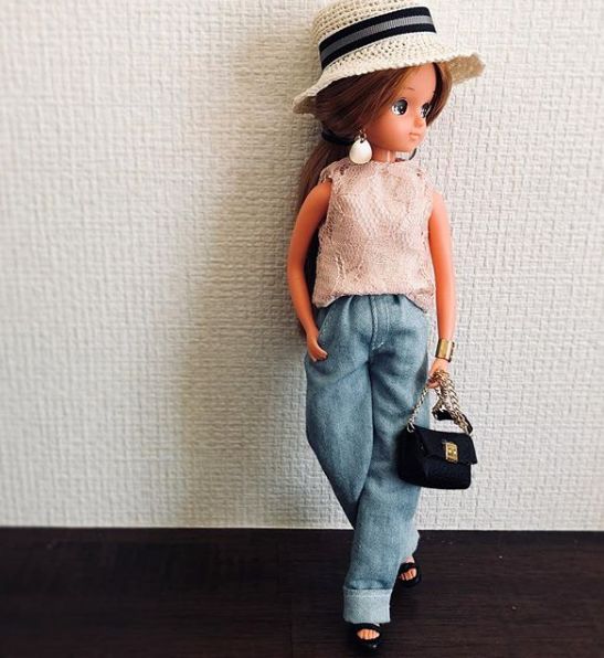 火爆ins的美妆娃娃穿搭日常，承认吧，你的衣服还没一个玩偶多！