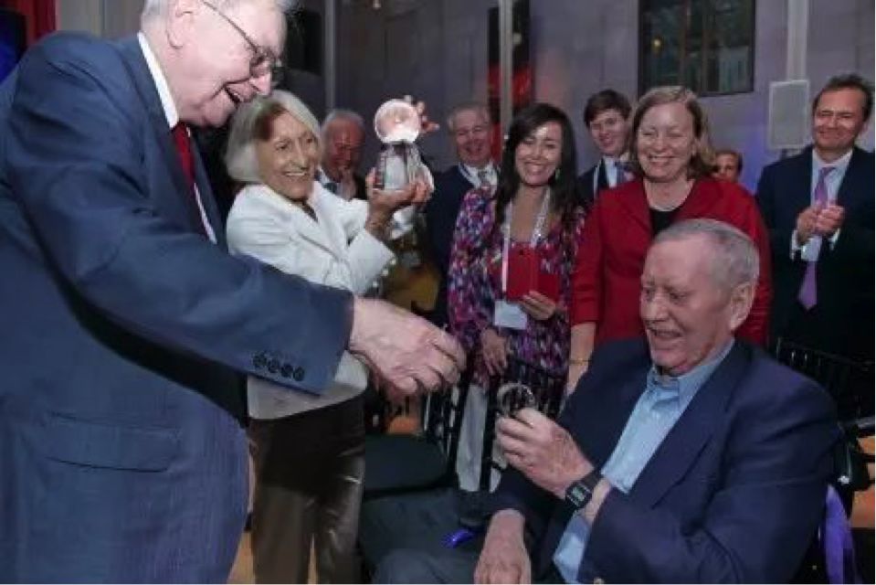 戴15美元手表,戴一亿的手表住什么房