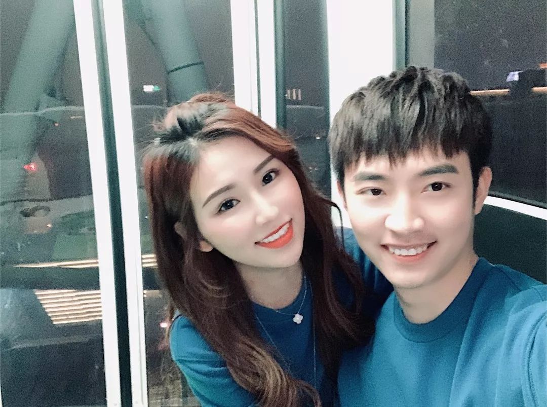 我和男朋友的服装对比,与闺蜜男朋友穿情侣装