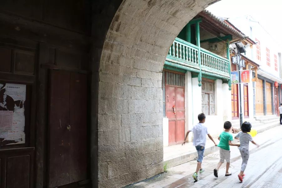 「人文宾川」铜钟矗立五百年，古楼依在述沧桑！