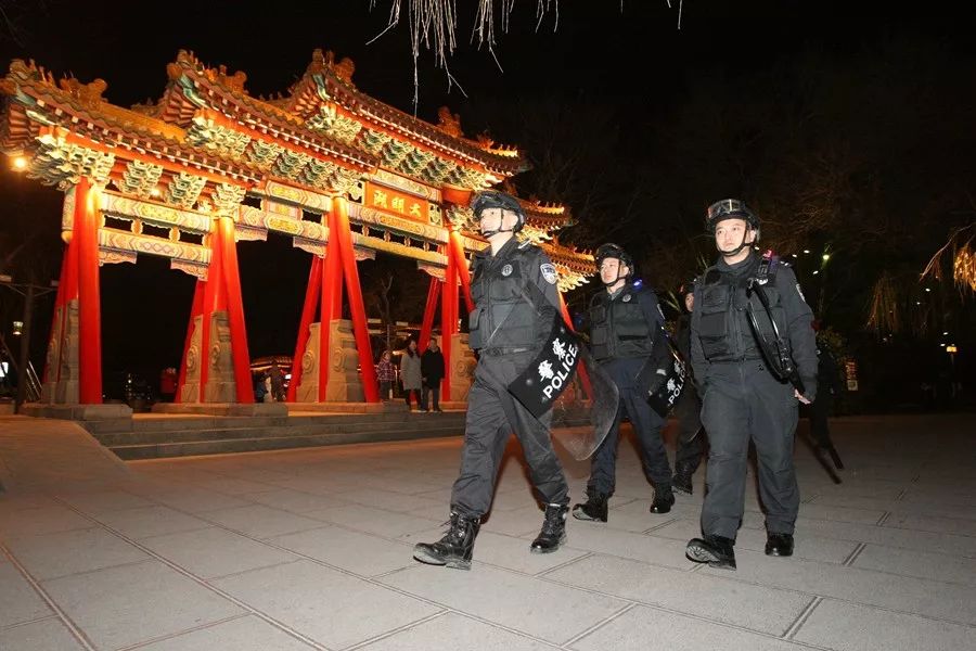 济南大明湖相亲相爱一家人,相亲相爱一家人济南