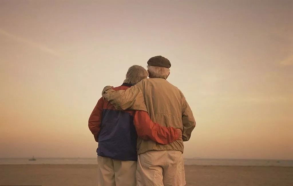 父母之间的爱情总是那么让人羡慕,你知道父母当年的爱情是怎么样的