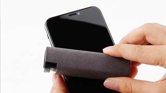 手机屏幕脏了该如何正确清洁,手机屏幕脏了正确清理方法