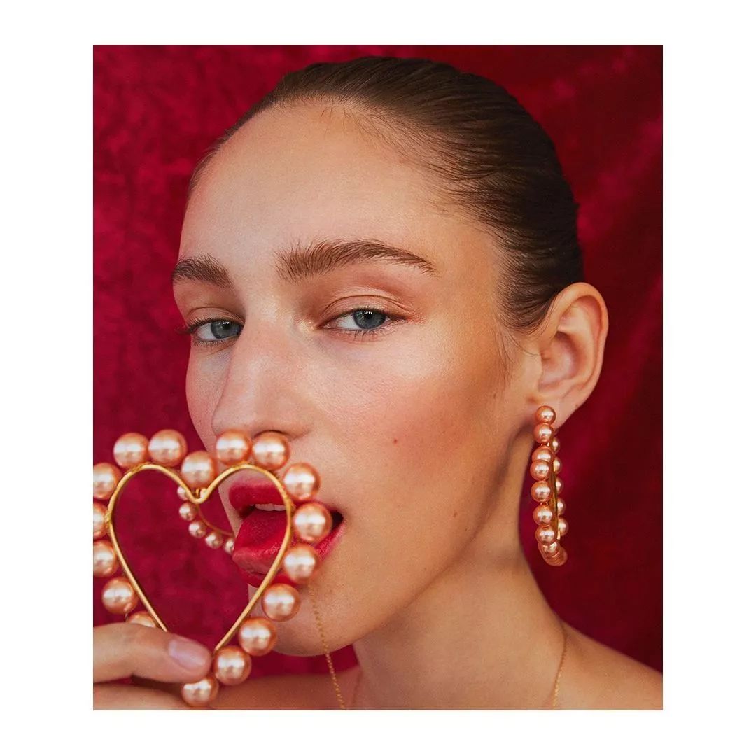 朱正廷和易烊千玺的关系,易烊千玺同款新春限定