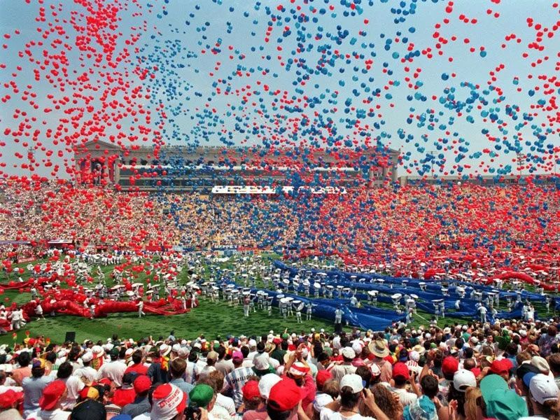 足球英语soccer与football区别,足球的英文是socker还是soccer