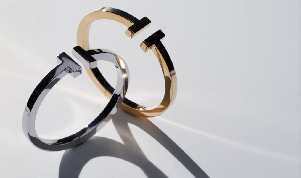 如何成套搭配金饰好看呢,怎样搭配黄金首饰不俗气