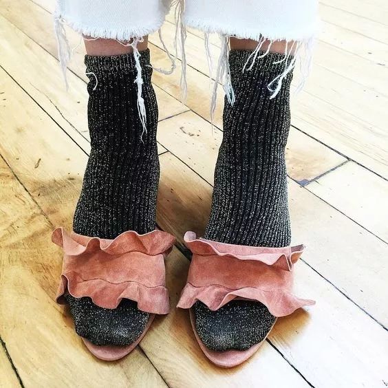 鞋子太小教你一个小妙招,鞋子太大怎么变小不用任何物品