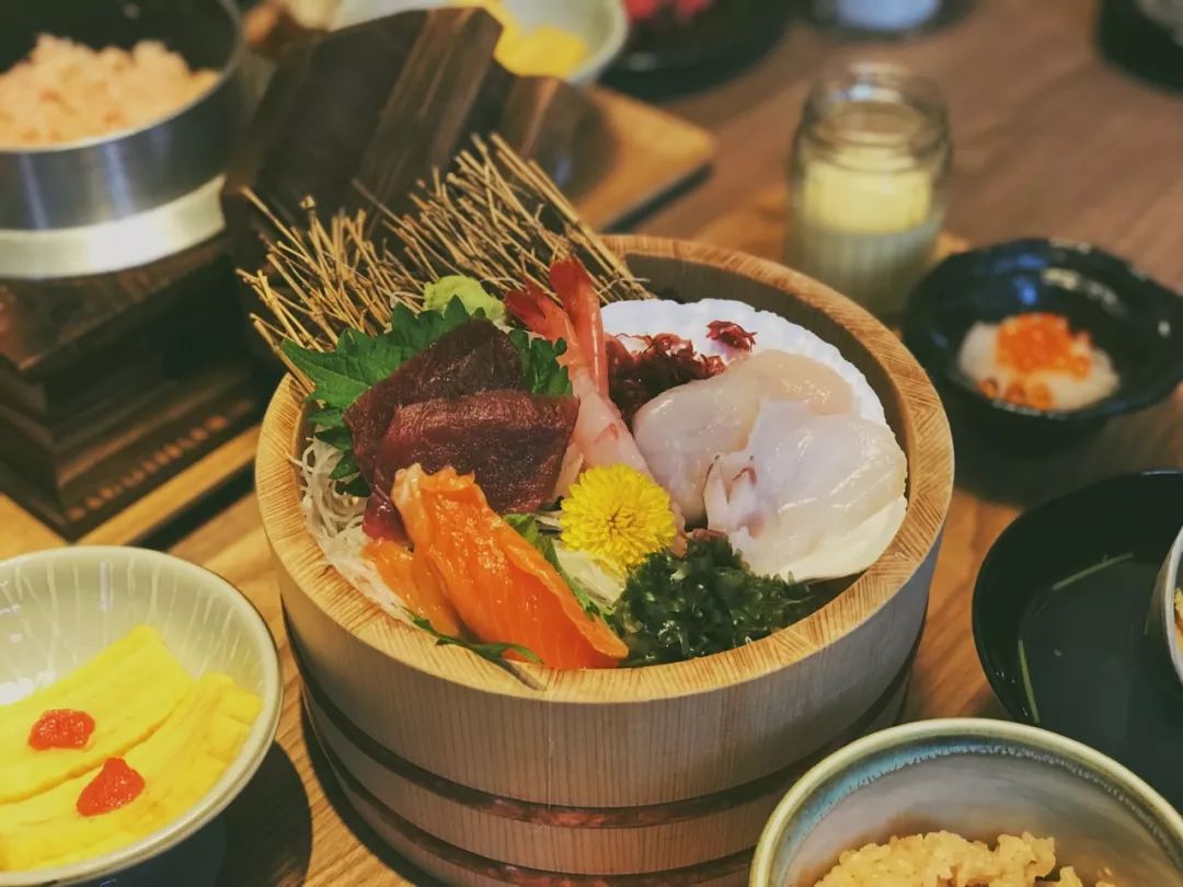 跟台湾小哥哥一起骑着雪地摩托车在北海道的雪地里野