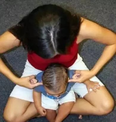 成年头型偏头怎么纠正,宝宝头型偏头会自然恢复吗