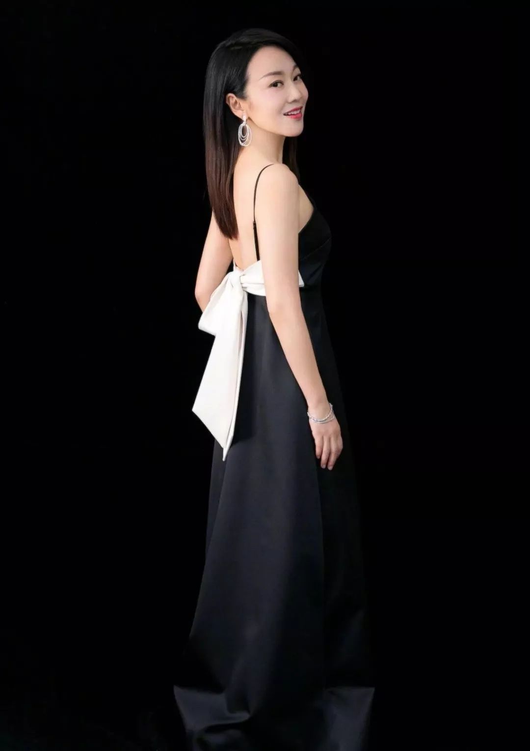 2019年，谁不想做一个像闫妮那样精致的猪猪女孩呢？（文末有大福利！100-200购物卡送给你~）