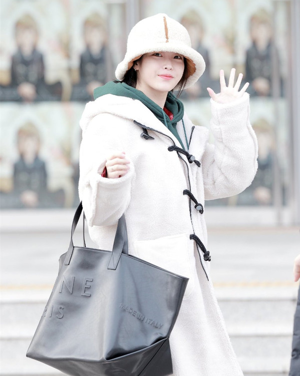 iu穿衣打扮,IU济州岛打卡